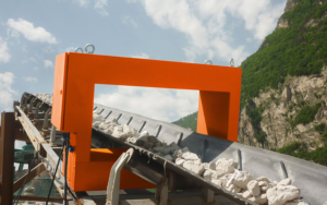 DCM conveyor dismountable metal detector - Image 2
